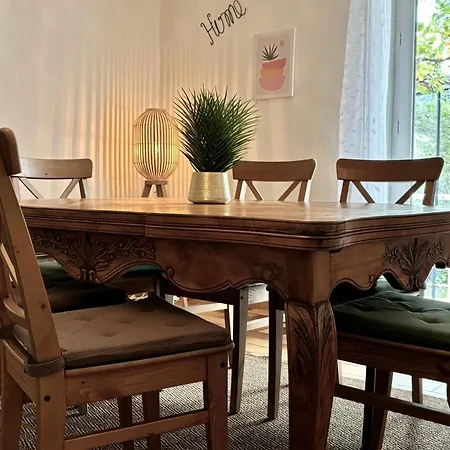 Spacieux Dans Maison Bourgeoise Avec Grande Terrasse Et Jardin Privatif Ombrage, A 10 Min A Pied Du Centre-ville Nyons