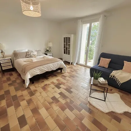 Spacieux Dans Maison Bourgeoise Avec Grande Terrasse Et Jardin Privatif Ombrage, A 10 Min A Pied Du Centre-ville Nyons